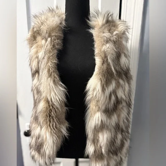 Free People “Call of the Wild” Reversible Faux Fur Vest, Size small - Picture 3 of 10